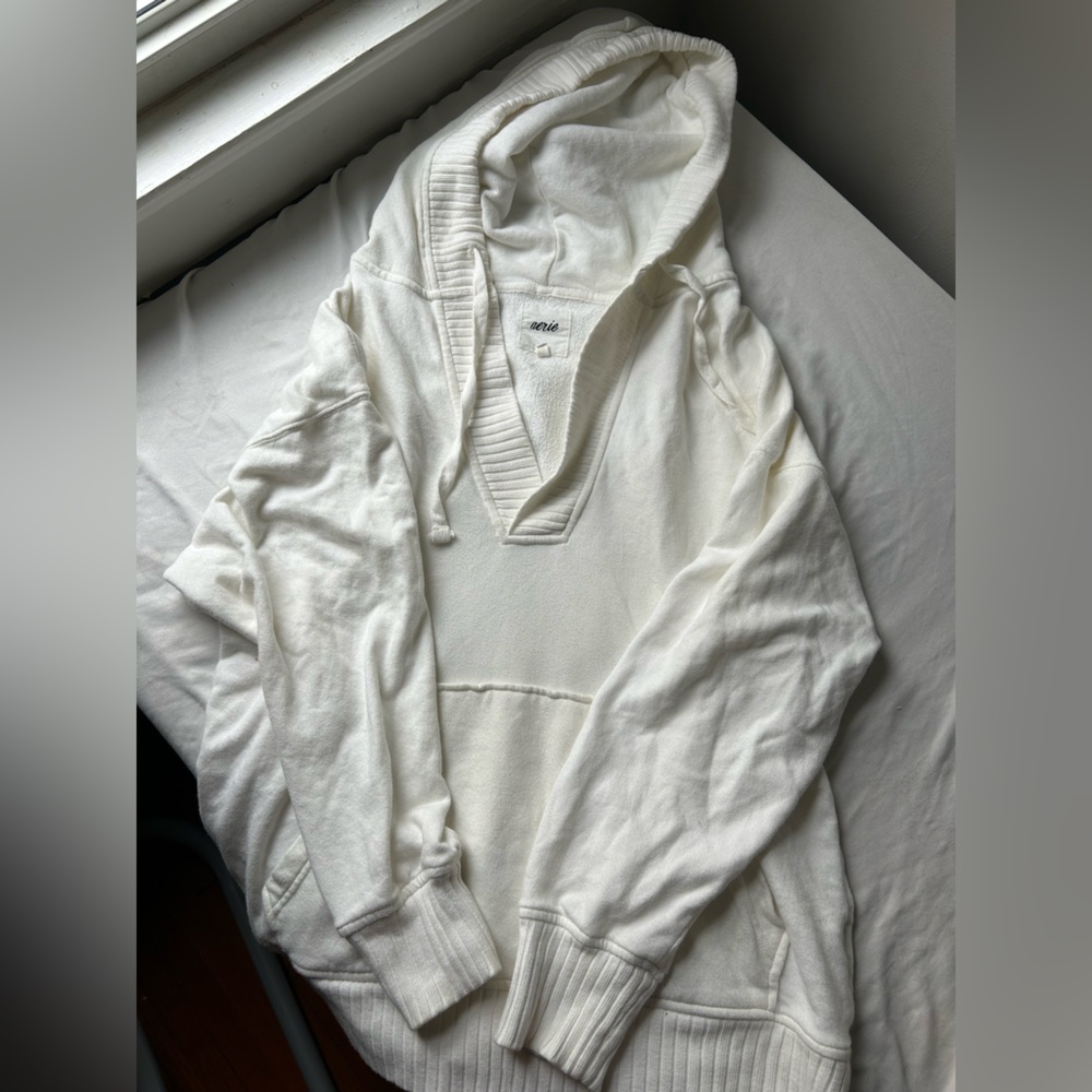 Aerie V-Neck White Sweater size medium